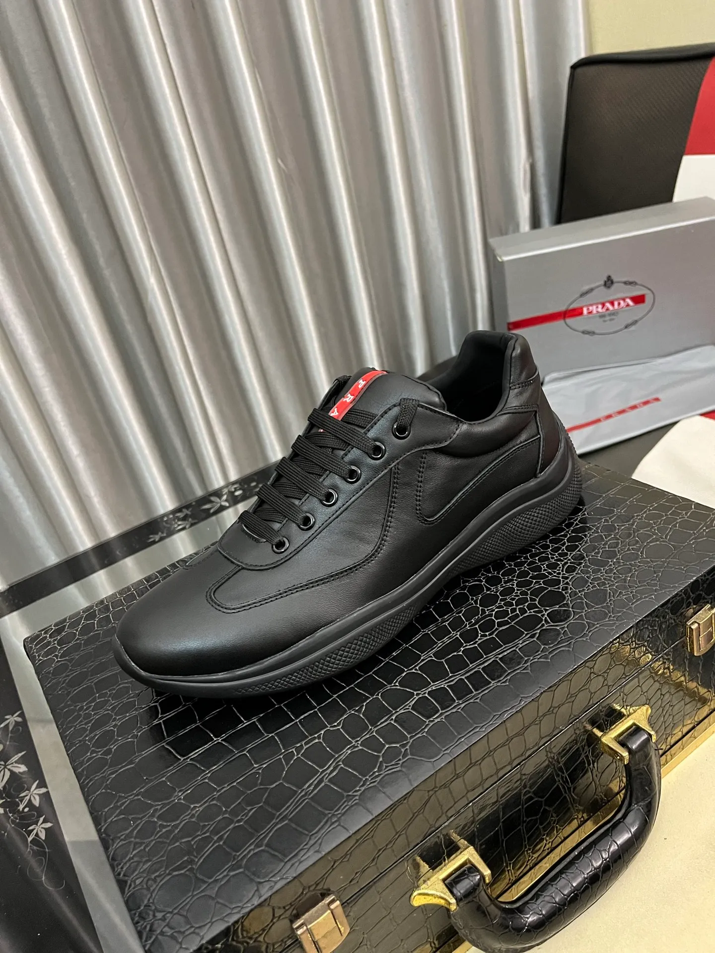 Men's shoes 💰400⌚️⌚️【PRADA】Prada casual shoes, originally developed 1:1, made of high-mercerized cowhide with imported cowhide, silk sheepskin lining, rubber outsole, comfortable and soft on the foot, size: 38-442️⃣Colors available